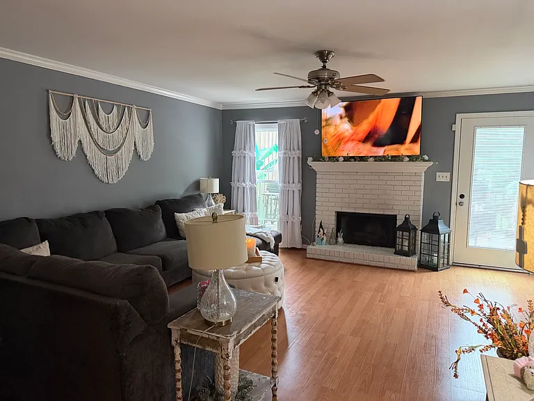 1657 Ashwood Ln — Photo 4