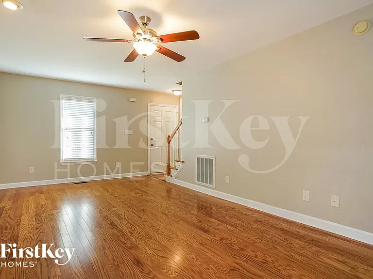 604 Lakeview Ave — Photo 4