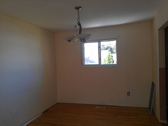 3rd image of 1 Copiague Pl