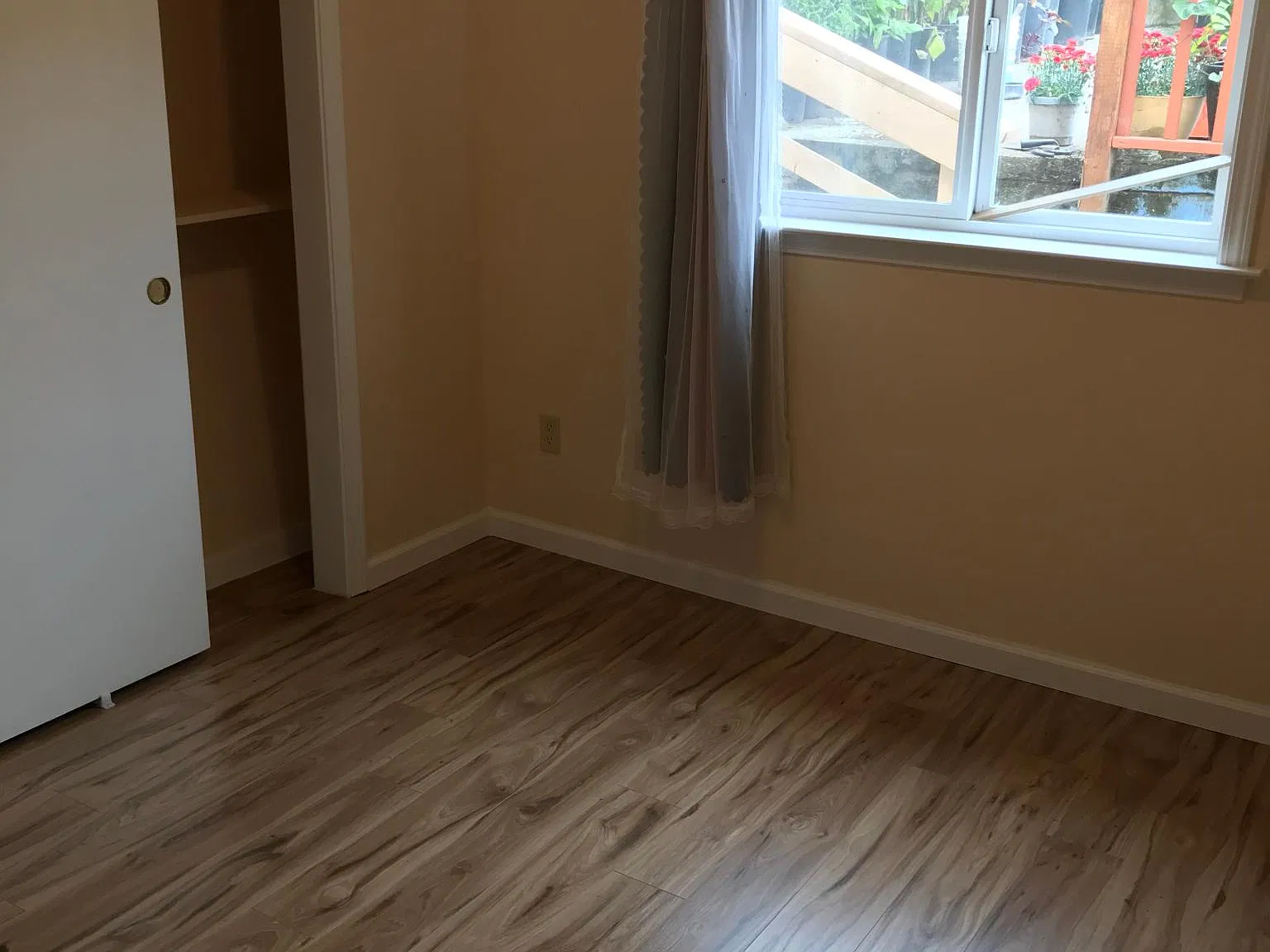 218 Minerva St — Photo 4