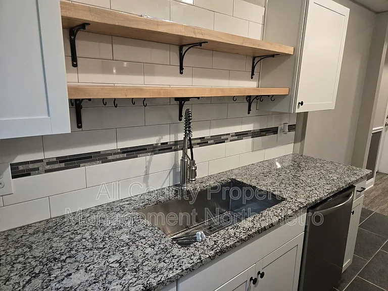545 Lakeview Dr #B — Photo 15