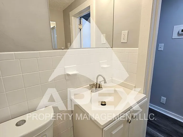 915 Forsythe St — Photo 13