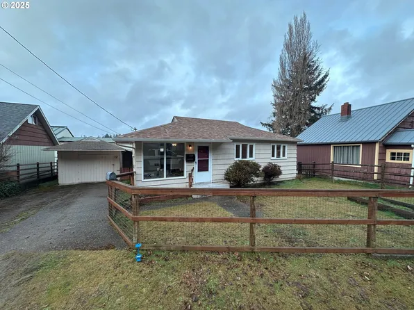 125 Elm Ave, Reedsport, OR 97467