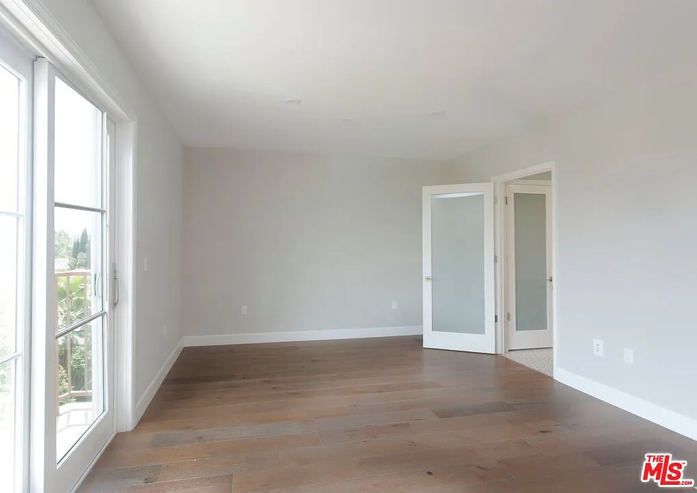3 bed, 3.0 bath, 1820 sqft, $6,000 — Photo 4