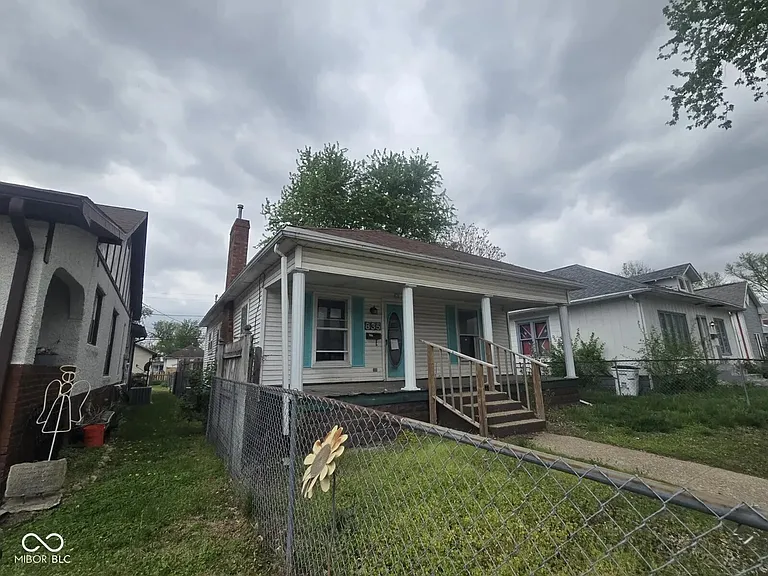 835 S 3rd St — Photo 2