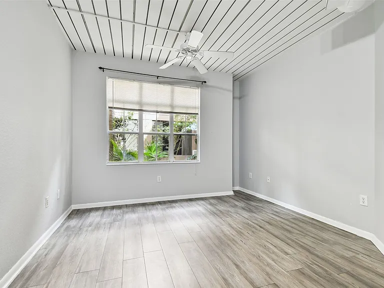 2402 W Azeele St #418 — Photo 24