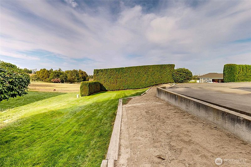 3rd image of 2441 Country Club Road