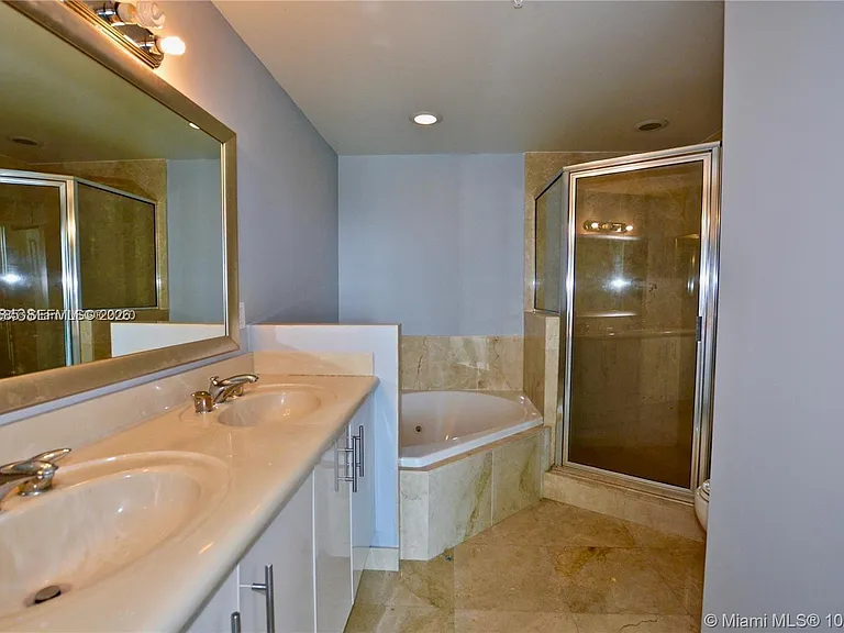 7900 Harbor Island Dr #806 — Photo 17