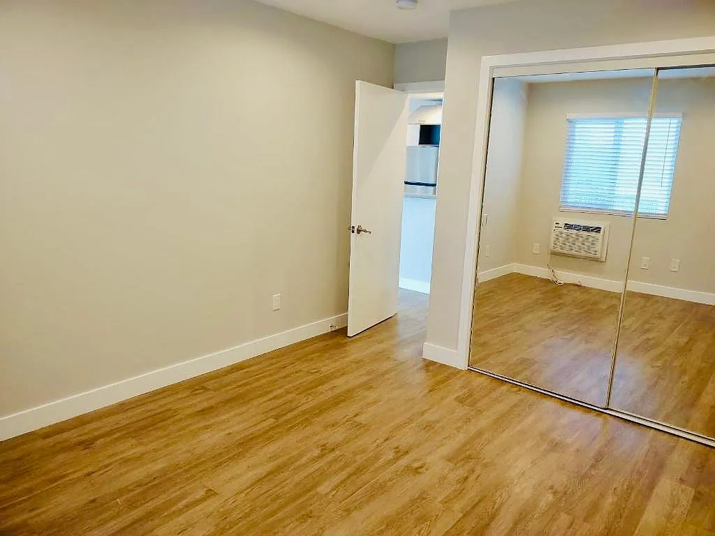 1060 Olive Ave — Photo 4