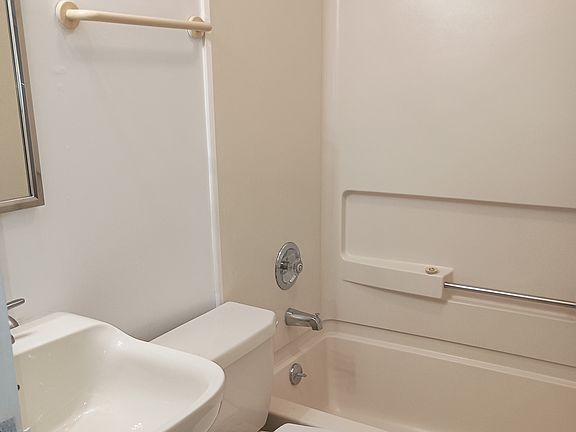 5th image of 7509 York Dr