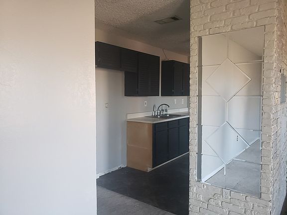 3rd image of 3704 Peaks Dr