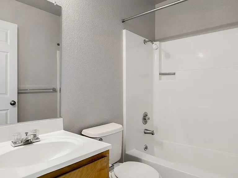 Pioneer Apartments — Photo 21