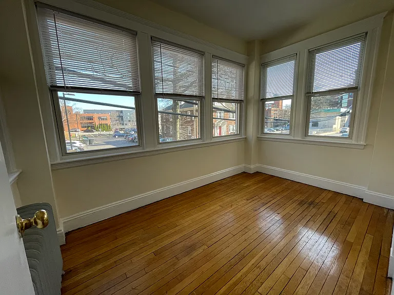 Melvin Ave — Photo 10