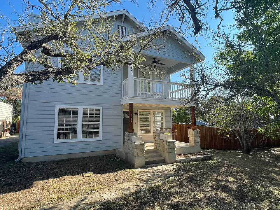 907 Lipan Trl