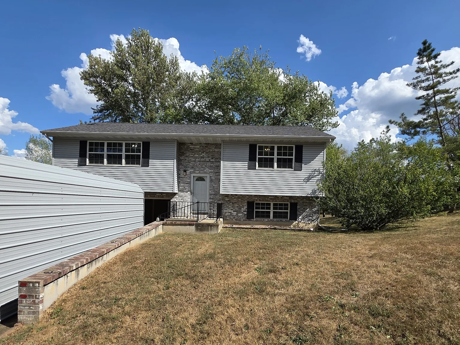 3 bed, 1908 sqft, $1,500 — Photo 2