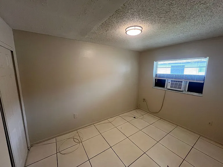 1057 Alderman St — Photo 8
