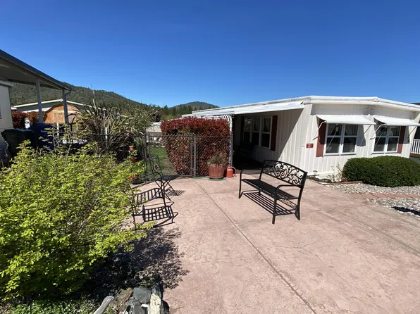 8401 Old Stage Rd, Central Point, OR 97502