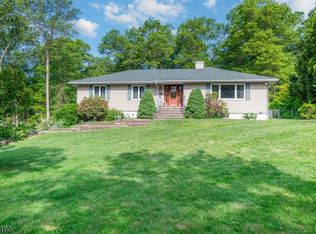12 Pecan Ln, Oak Ridge, NJ 07438
