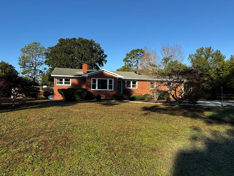 209 Oak Leaf Dr — Photo 2