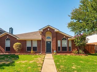 1039 Monarch Dr, Lewisville, TX 75067