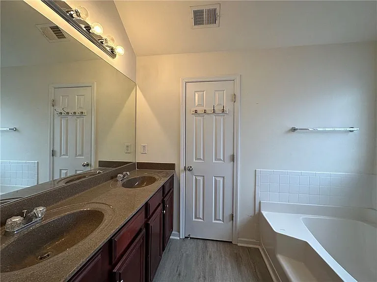1335 Rocky Shoals Ln — Photo 9