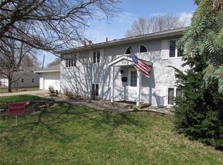 319 B Ave SE, Mount Vernon, IA 52314