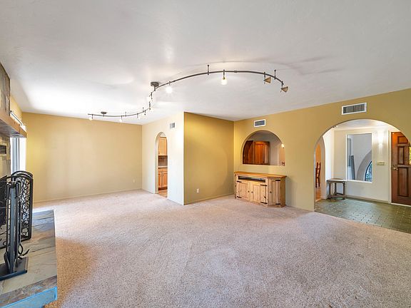 5th image of 1010 N Placita Yoas