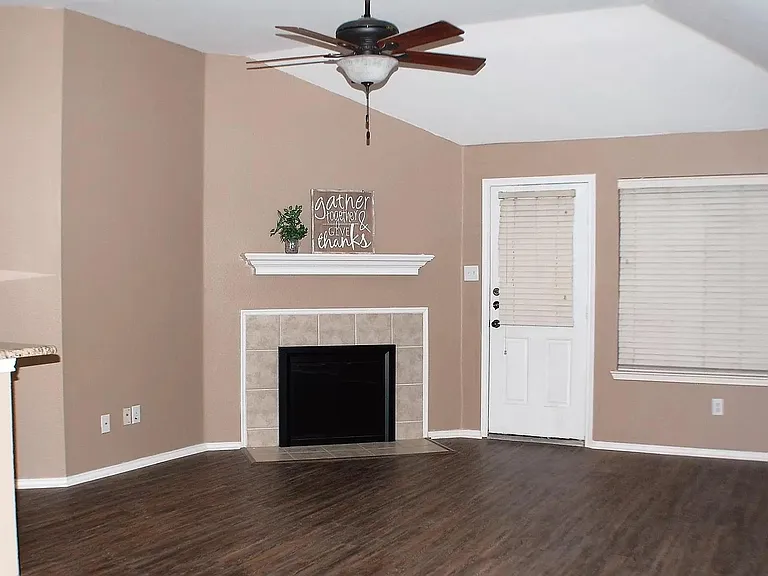 3713 Hermalinda Dr — Photo 3