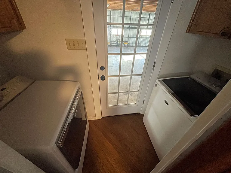 552 Lawson Ln — Photo 10