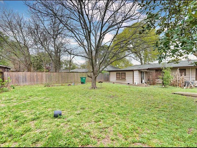 8534 Dillon St — Photo 7