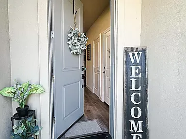 1374 Westgate Dr — Photo 2