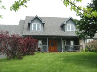 569 Queenswood Rd N, Valparaiso, IN 46385