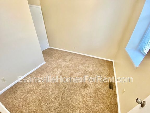 5th image of 3000 W Maryland St APT 1B