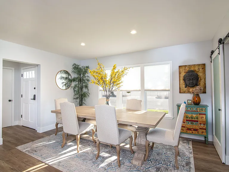 3820 Clark Ave — Photo 6