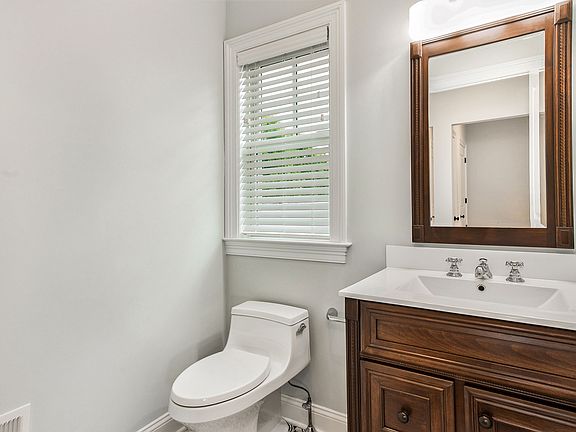 124 Maple Ave - Powder Room