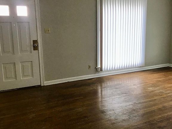 2nd image of 1184 Hammel St