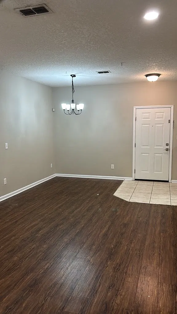 3 bed, 1145 sqft, $1,699 — Photo 3