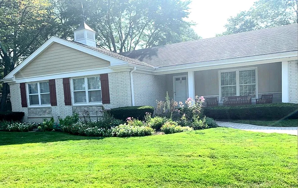 1122 Crestwood Dr photo 1