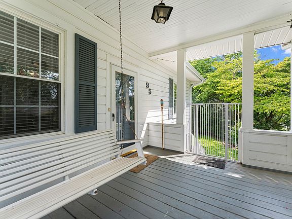4th image of 95 Lawrence St