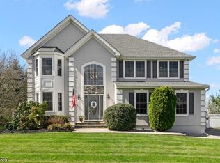 806 Fanning Mill Rd, Stewartsville, NJ 08886