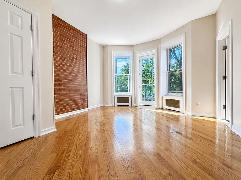 618 Bainbridge St #2 — Photo 2