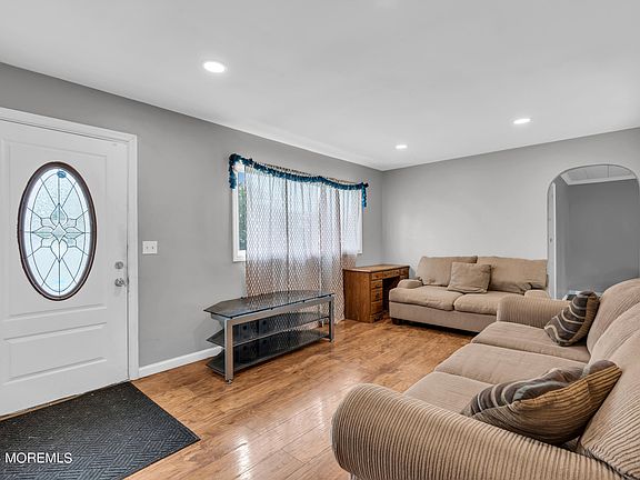 4th image of 124 Belmont Drive