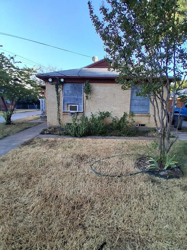 2 bed, 1.0 bath, 805 sqft, $1,000 — Photo 2