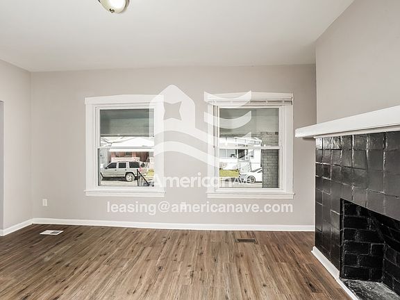 496962_005_wm_-_living_room_13401478.jpg