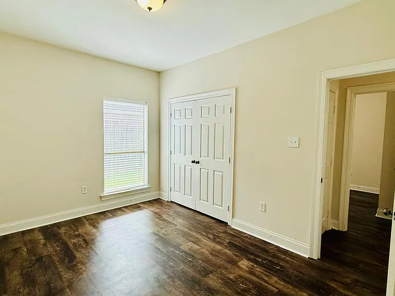 13134 Montrose Dr N — Photo 17