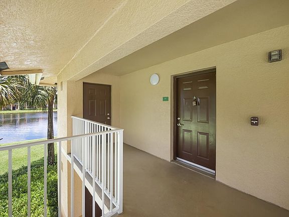 2nd image of 281 SW Palm Dr #202202