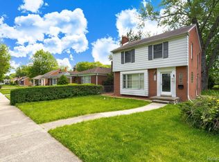19694 Lochmoor St, Harper Woods, MI 48225