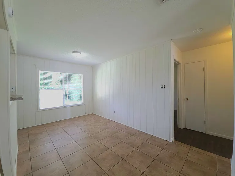 501 E Reagan St — Photo 5