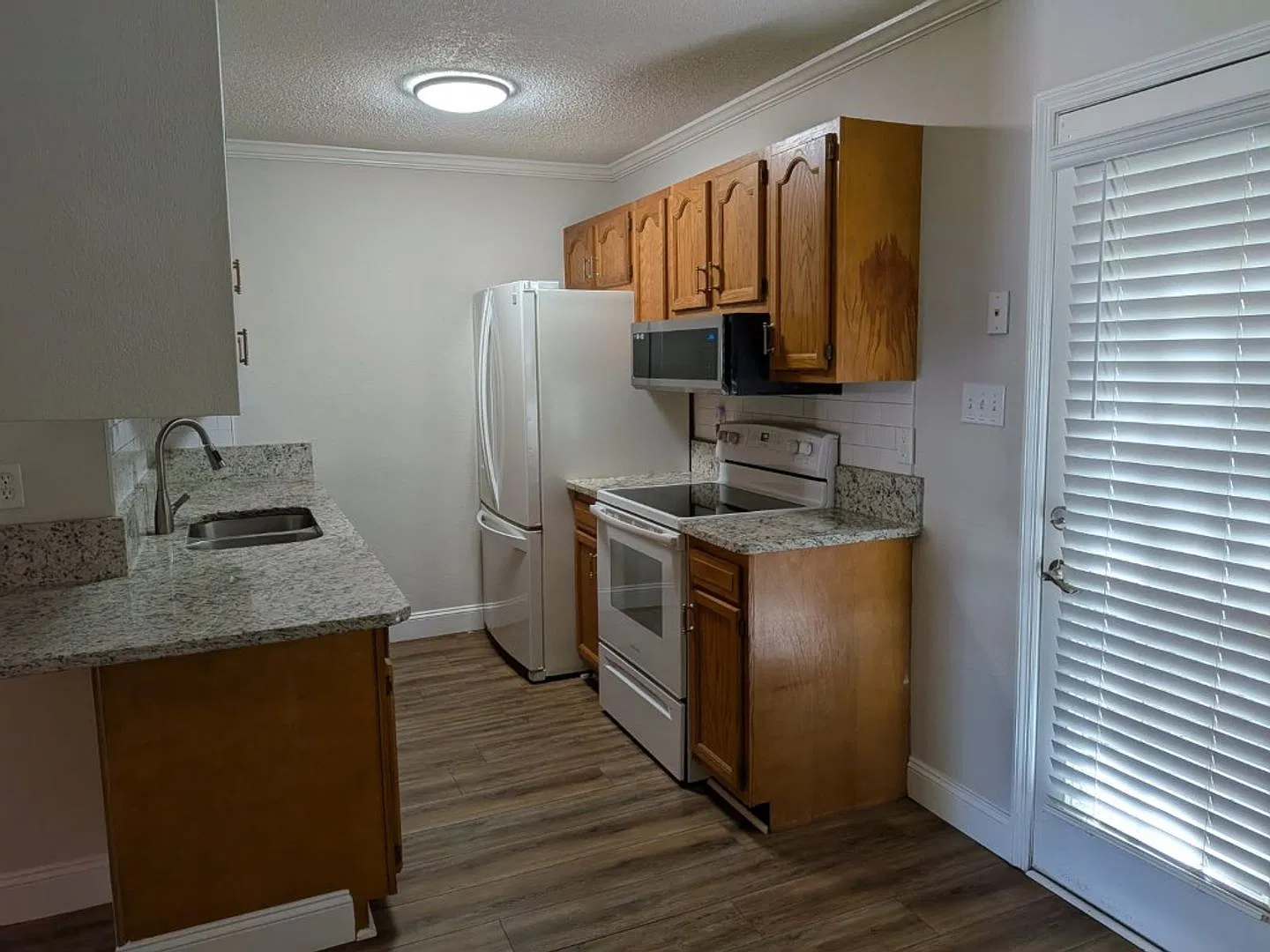 Condo located in West Knoxville conveniently located off Pellisippi Parkway — Photo 4