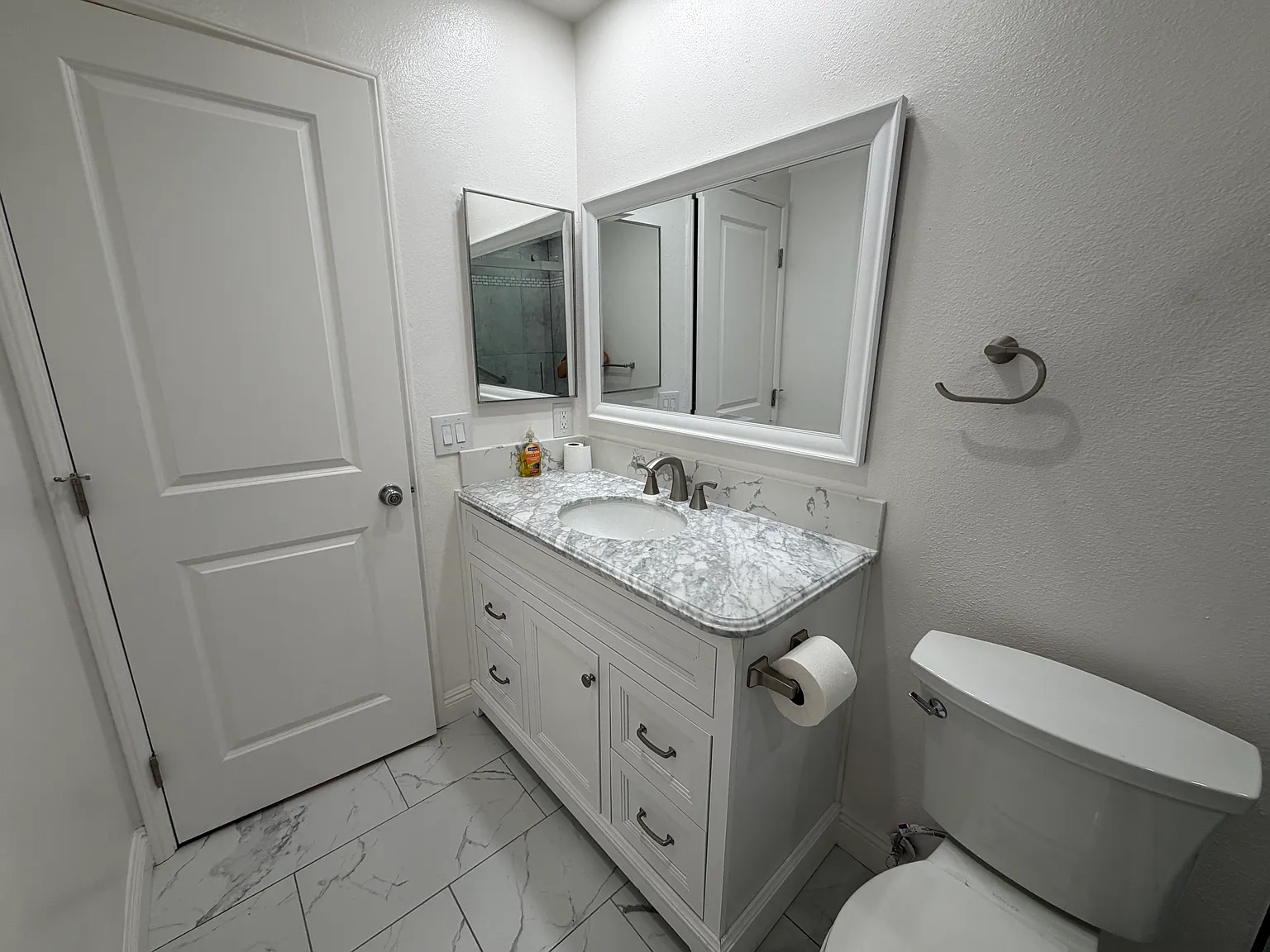 2 bed, 873 sqft, $2,700 — Photo 2